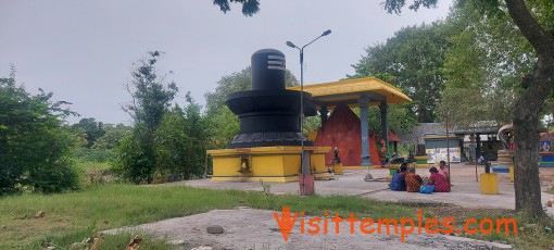 Sri Saneeswara Bhagwan Temple or Vada Thirunallar, Near Karunguzhi, Tamil Nadu