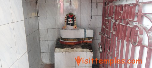 Sri Saneeswara Bhagwan Temple or Vada Thirunallar, Near Karunguzhi, Tamil Nadu